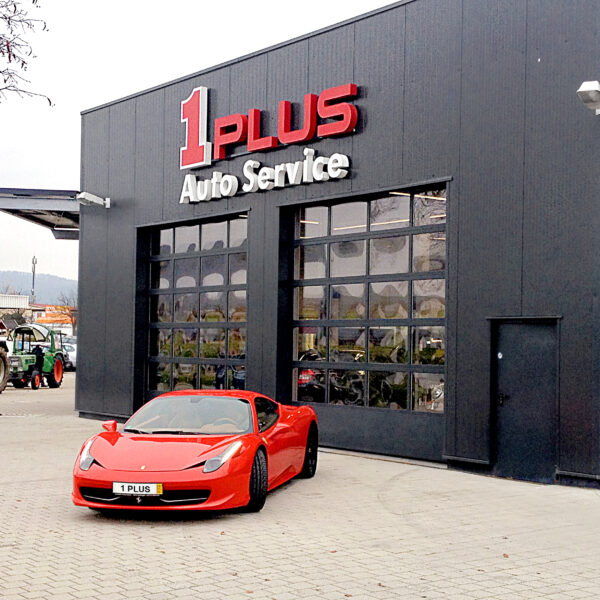 Bild Ferrari mit Schlepper